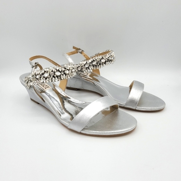 Badgley Mischka Larisa wedges, Silver, NIB - Picture 5 of 9